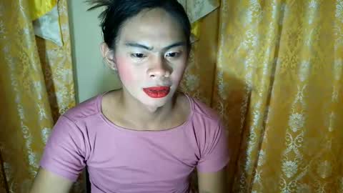 Snapshot of holly_sugar20 chatting on December 18, 2025, 3:40 pm Mika Duhay Velat online show from December 18, 2025, 3:40 pm