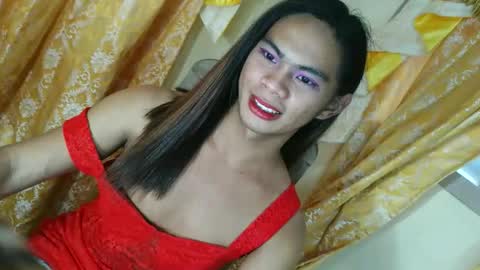 Snapshot of holly_sugar20 chatting on January 9, 2026, 1:19 am Mika Duhay Velat online show from January 9, 2026, 1:19 am