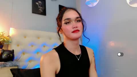 Snapshot of holly_sunshine69 chatting on December 20, 2024, 4:31 am Apple online show from December 20, 2024, 4:31 am