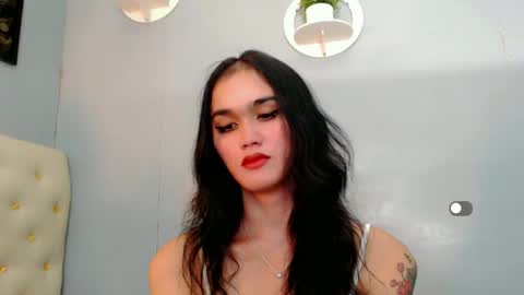 Snapshot of holly_sunshine69 chatting on December 23, 2024, 9:05 am Apple online show from December 23, 2024, 9:05 am