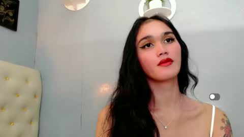 Snapshot of holly_sunshine69 chatting on December 23, 2024, 12:08 pm Apple online show from December 23, 2024, 12:08 pm