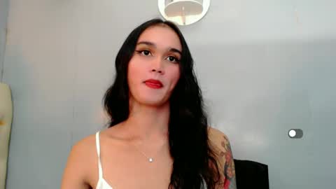 Snapshot of holly_sunshine69 chatting on December 27, 2024, 11:17 am Apple online show from December 27, 2024, 11:17 am