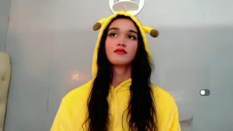 Snapshot of holly_sunshine69 chatting on December 29, 2024, 9:17 am Apple online show from December 29, 2024, 9:17 am