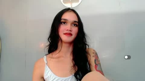 Snapshot of holly_sunshine69 chatting on January 6, 2025, 9:30 am Apple online show from January 6, 2025, 9:30 am