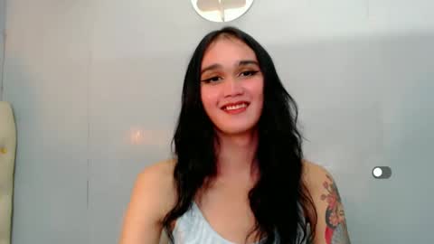 Snapshot of holly_sunshine69 chatting on January 6, 2025, 12:35 pm Apple online show from January 6, 2025, 12:35 pm