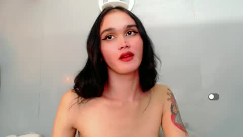 Snapshot of holly_sunshine69 chatting on January 9, 2025, 1:24 pm Apple online show from January 9, 2025, 1:24 pm