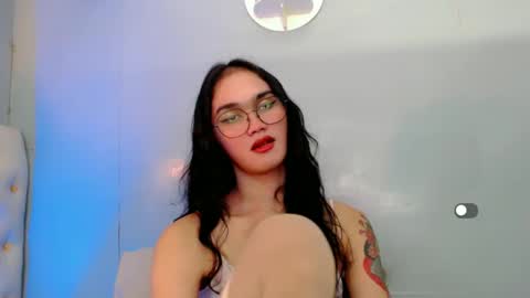 Snapshot of holly_sunshine69 chatting on January 21, 2025, 10:08 am Apple online show from January 21, 2025, 10:08 am