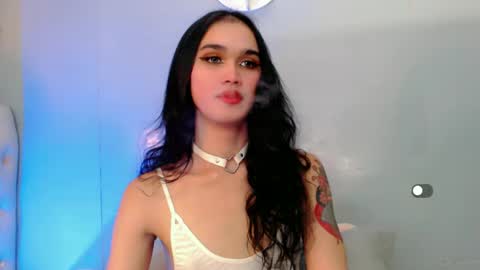 Snapshot of holly_sunshine69 chatting on February 1, 2025, 8:29 am Apple online show from February 1, 2025, 8:29 am