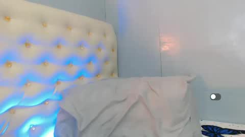 Snapshot of holly_sunshine69 chatting on February 18, 2025, 8:16 am Apple online show from February 18, 2025, 8:16 am