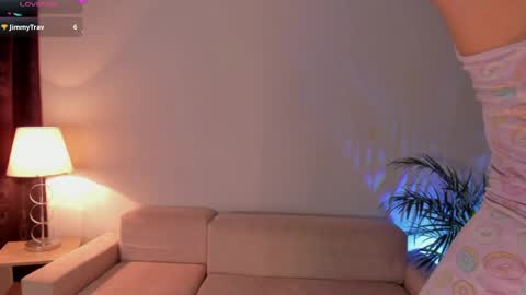 holly    online show from April 6, 2026, 8:26 am