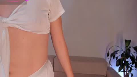 holly    online show from July 10, 2026, 1:21 am