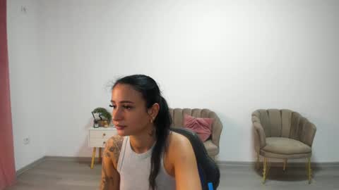 Snapshot of holly_wood18 chatting on July 6, 2026, 8:11 am holly_wood18 online show from July 6, 2026, 8:11 am