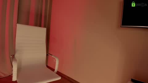 hollyextra online show from December 29, 2024, 7:00 pm