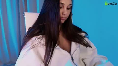 hollyextra online show from February 13, 2025, 6:59 pm