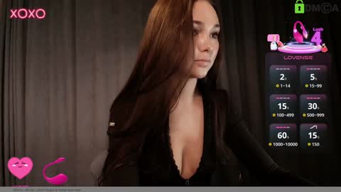 hollyextra online show from November 10, 2025, 3:44 pm