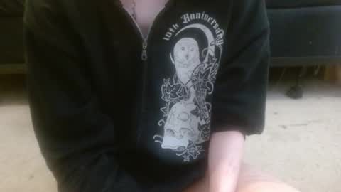 Holly Hawkes online show from November 15, 2025, 9:32 pm