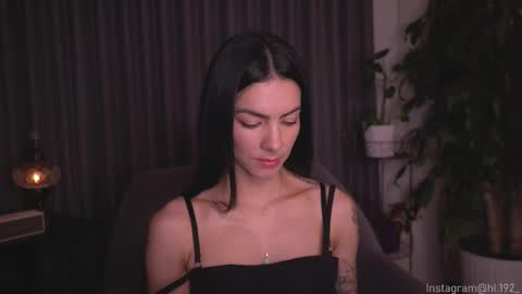 Holly Linder online show from September 17, 2025, 1:18 am