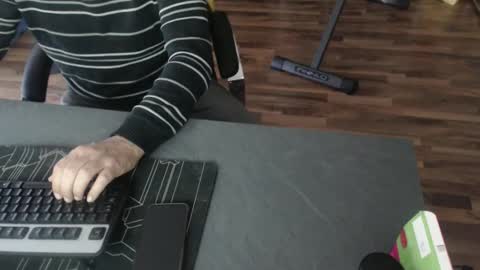 hollymollysucker online show from February 12, 2025, 1:59 pm