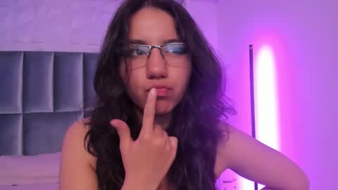 hollypeach_ online show from February 26, 2026, 7:46 pm