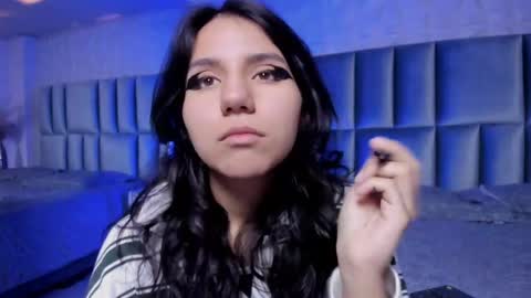 hollypeach_ online show from March 8, 2026, 6:01 pm