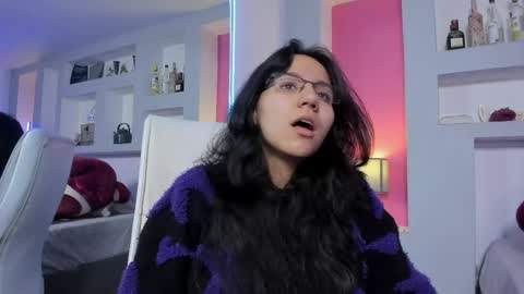 hollypeach_ online show from April 3, 2026, 1:20 pm