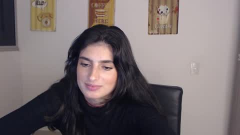 hollyshit_ online show from February 19, 2025, 3:39 am