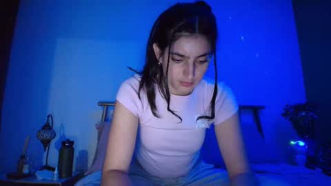 hollyshit_ online show from September 19, 2025, 12:45 am