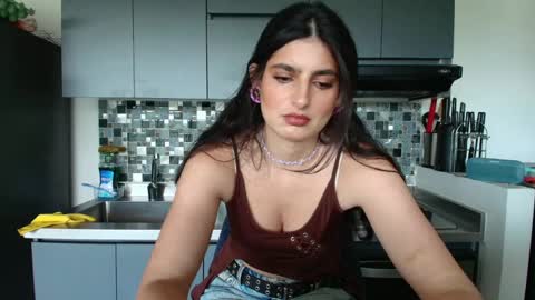 hollyshit_ online show from April 18, 2026, 6:45 pm