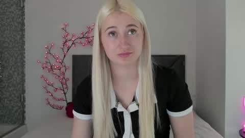 HollyTaillor online show from March 22, 2026, 1:25 pm