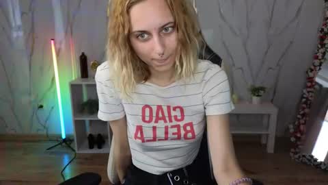 Snapshot of hollyy_pollyyyy chatting on July 19, 2026, 3:54 am Polly online show from July 19, 2026, 3:54 am