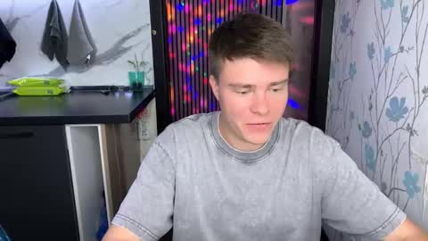 holy_eggs_00 online show from September 10, 2025, 7:14 pm