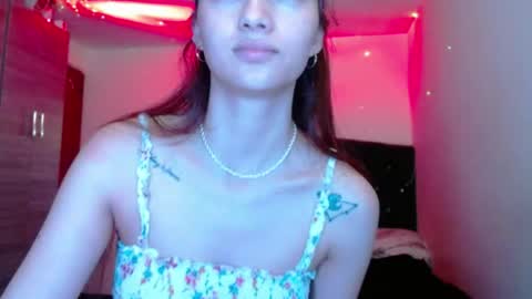 Snapshot of holy_julii chatting on June 9, 2026, 3:29 am holy_julii online show from June 9, 2026, 3:29 am