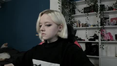 holy_mistresss online show from November 15, 2025, 9:17 am