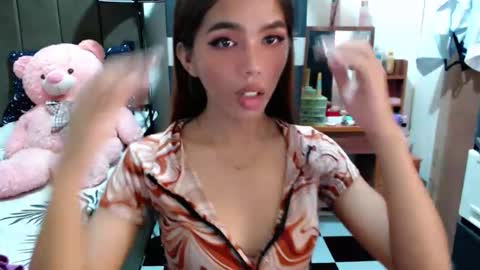 holy_molly1 online show from November 22, 2025, 1:32 pm