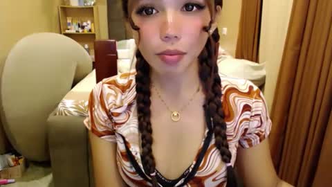 Snapshot of holy_molly1 chatting on May 31, 2026, 6:09 pm holy_molly1 online show from May 31, 2026, 6:09 pm