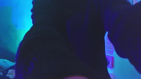      online show from October 1, 2025, 10:05 pm