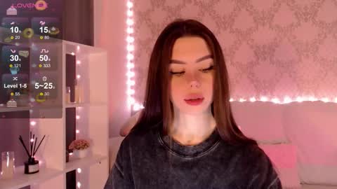 Mia online show from October 10, 2025, 3:38 am