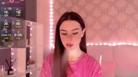 Mia online show from October 13, 2025, 3:39 am