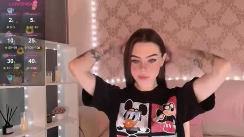 Mia online show from November 16, 2025, 3:34 am