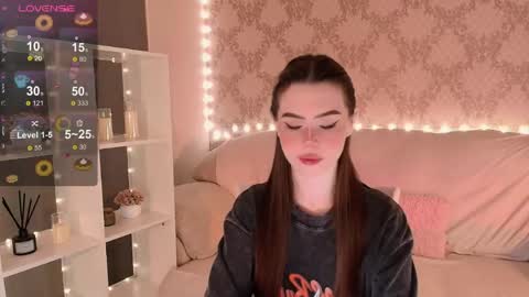 Mia online show from April 18, 2026, 3:32 am