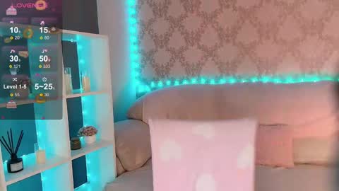 Mia online show from June 8, 2026, 3:51 am