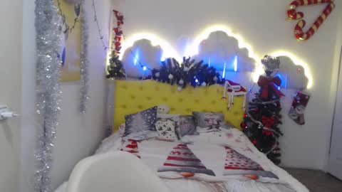 holymilfa online show from December 22, 2024, 5:53 pm