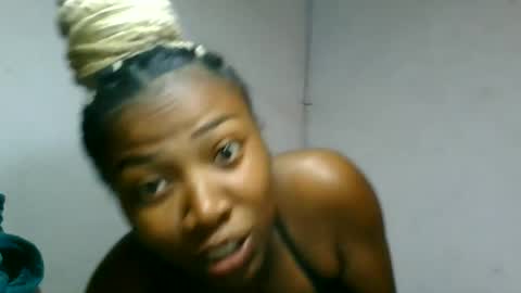 Snapshot of honeria98 chatting on June 15, 2026, 7:16 pm honeria98 online show from June 15, 2026, 7:16 pm