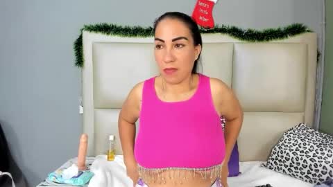 Honey online show from December 2, 2025, 8:15 pm