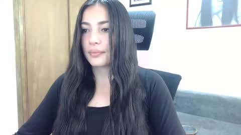 Honey Aynu online show from April 18, 2026, 7:07 pm