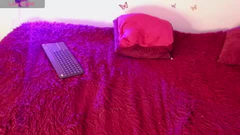 mimi online show from March 12, 2025, 2:23 pm