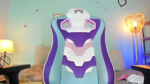 Snapshot of honey_fox01 chatting on December 27, 2024, 8:28 pm HONEY online show from December 27, 2024, 8:28 pm