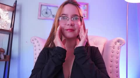 Snapshot of honey_fox01 chatting on April 7, 2026, 11:54 am HONEY online show from April 7, 2026, 11:54 am