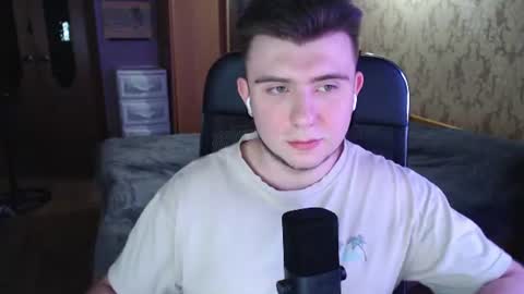 Snapshot of honey_furry chatting on August 9, 2026, 9:09 pm Wolfy online show from August 9, 2026, 9:09 pm