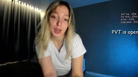 Honey and Misa online show from October 11, 2025, 8:51 pm